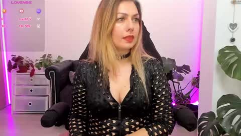 Snapshot of lindawhite_ chatting on February 11, 4:13 pm Linda -- online show from February 11, 4:13 pm