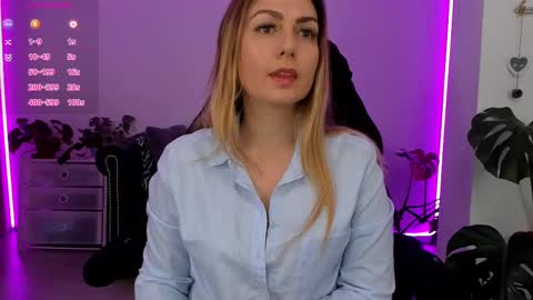 Snapshot of lindawhite_ chatting on March 2, 5:14 pm Linda -- online show from March 2, 5:14 pm