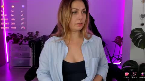 Snapshot of lindawhite_ chatting on March 6, 9:53 pm Linda -- online show from March 6, 9:53 pm