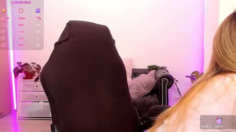 Snapshot of lindawhite_ chatting on March 11, 4:51 pm Linda -- online show from March 11, 4:51 pm