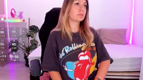 Snapshot of lindawhite_ chatting on September 21, 4:08 pm Linda -- online show from September 21, 4:08 pm