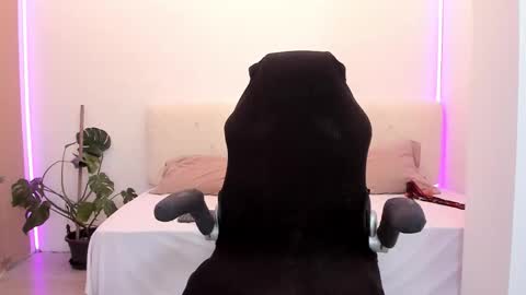 Snapshot of lindawhite_ chatting on November 19, 4:40 pm Linda -- online show from November 19, 4:40 pm