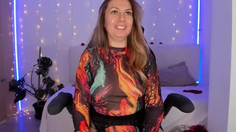 Snapshot of lindawhite_ chatting on December 2, 5:08 pm Linda -- online show from December 2, 5:08 pm