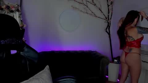 Lindsay    online show from January 11, 9:20 pm