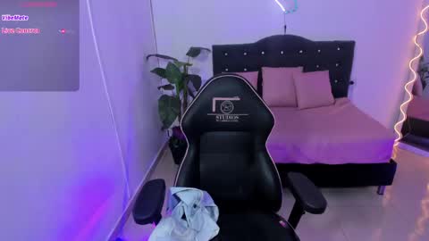 Linda  online show from May 10, 3:44 am
