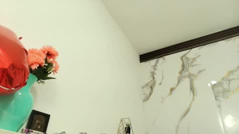  Lindsey  online show from March 1, 11:12 am