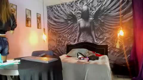 lindsey_2023 online show from April 19, 1:16 am