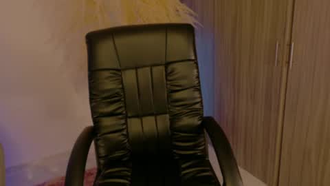 Lindsey Moss online show from February 10, 12:15 am