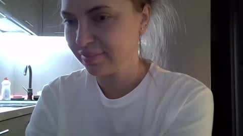 Snapshot of lindsisecret chatting on October 1, 4:29 am Anna online show from October 1, 4:29 am