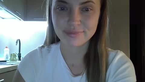 Snapshot of lindsisecret chatting on October 27, 10:58 pm Anna online show from October 27, 10:58 pm