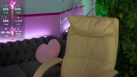 Lindsy online show from July 11, 7:22 am