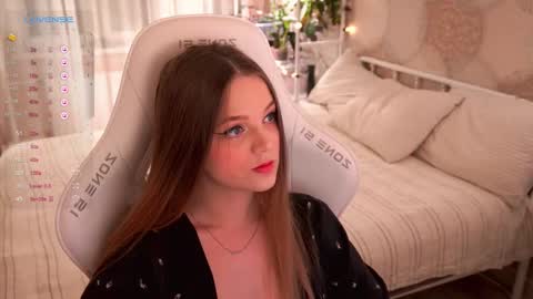 Snapshot of linesssssa chatting on February 19, 7:27 pm linesssssa online show from February 19, 7:27 pm