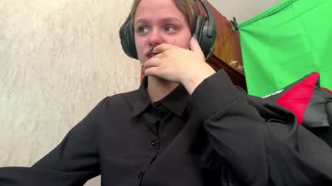 Snapshot of linettehnatow chatting on February 10, 9:35 am Eva online show from February 10, 9:35 am