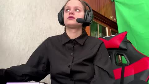 Snapshot of linettehnatow chatting on February 11, 9:47 am Eva online show from February 11, 9:47 am