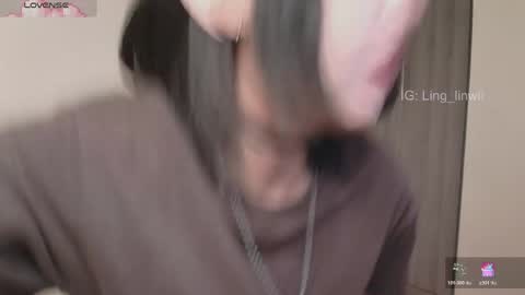 Snapshot of ling_meow chatting on April 25, 4:26 am Ling online show from April 25, 4:26 am