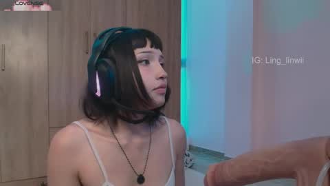 Snapshot of ling_meow chatting on May 9, 2:22 pm Ling online show from May 9, 2:22 pm