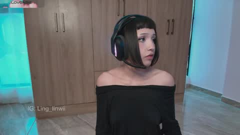 Snapshot of ling_meow chatting on June 6, 12:32 pm Ling online show from June 6, 12:32 pm