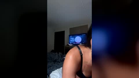 lingbabyy online show from July 6, 4:20 pm