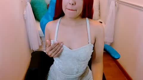 Snapshot of linger_3_9 chatting on December 15, 10:04 pm V A L E N T I N A online show from December 15, 10:04 pm