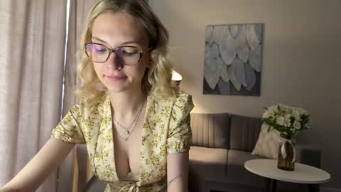 Emma online show from April 15, 9:05 am