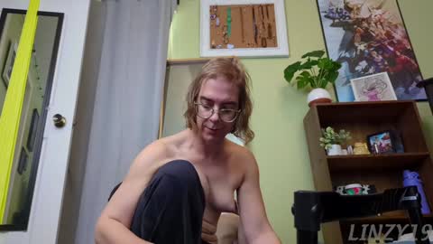 Linzy19 online show from December 31, 6:13 pm