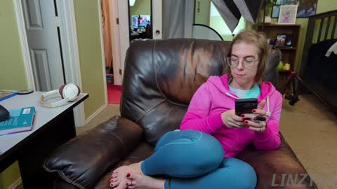 Linzy19 online show from January 8, 3:29 am