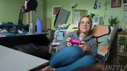 Linzy19 online show from February 21, 6:04 pm