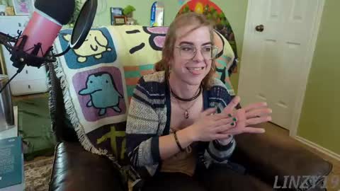 Linzy19 online show from February 27, 8:31 pm