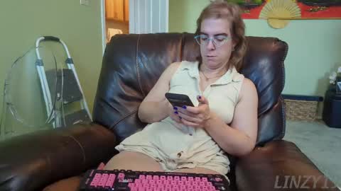 Linzy19 online show from September 11, 1:33 pm