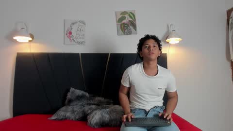 Snapshot of lio18_cum chatting on March 4, 1:33 am lio18_cum online show from March 4, 1:33 am