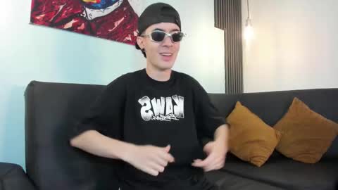 Snapshot of lio_____ chatting on February 10, 3:32 am Lio online show from February 10, 3:32 am