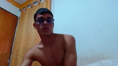 Snapshot of lion_grr chatting on October 19, 10:10 pm lion_grr online show from October 19, 10:10 pm