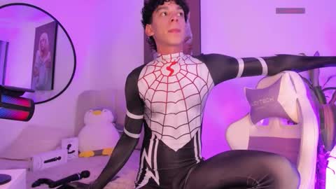 Snapshot of lion_stones chatting on December 20, 11:23 pm new account Lion online show from December 20, 11:23 pm