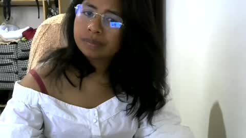 liora online show from July 7, 6:47 am