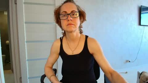 Liora Weiss online show from May 7, 8:52 am