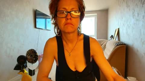 Liora Weiss online show from May 20, 6:52 am