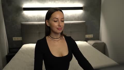 Snapshot of lipped_witch chatting on December 22, 9:22 am Katrine in black Lisa in online show from December 22, 9:22 am