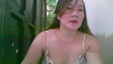 Snapshot of lipsofangel16 chatting on January 24, 1:56 am im cherry online show from January 24, 1:56 am