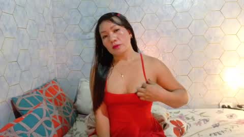 Snapshot of lipsofangel16 chatting on June 17, 12:07 pm im cherry online show from June 17, 12:07 pm