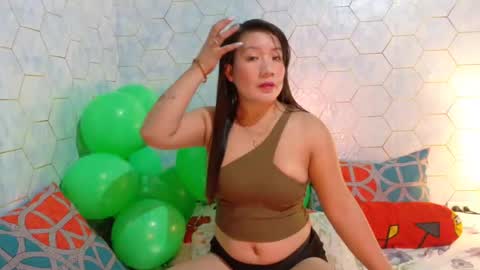 Snapshot of lipsofangel16 chatting on June 22, 4:53 am im cherry online show from June 22, 4:53 am
