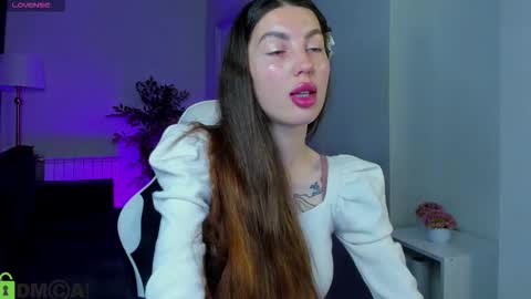 Lira revery online show from November 18, 1:00 am