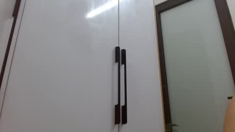 Snapshot of lisa_1011 chatting on February 9, 10:25 pm lisa_1011 online show from February 9, 10:25 pm