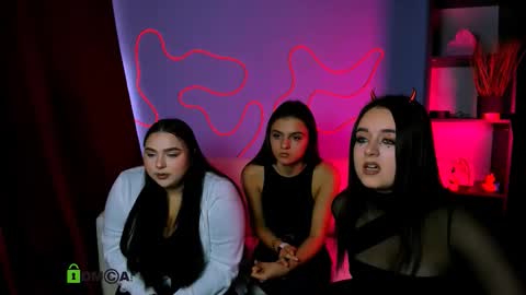 Snapshot of lisa_dark_ chatting on October 31, 11:55 am Lisa online show from October 31, 11:55 am