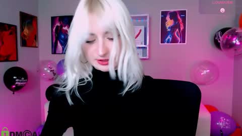 Snapshot of lisa_dark_ chatting on November 2, 8:44 pm Lisa online show from November 2, 8:44 pm