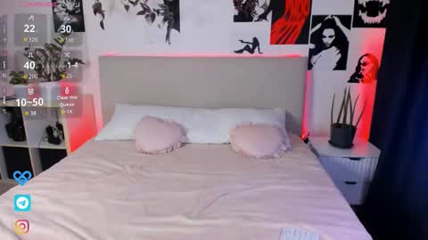 Snapshot of lisa_moons chatting on October 9, 3:21 pm lisa_moons online show from October 9, 3:21 pm