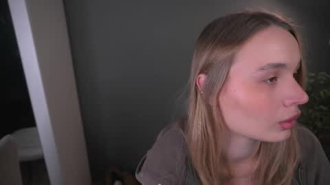 Elisabeth or Lisa online show from December 18, 8:26 pm