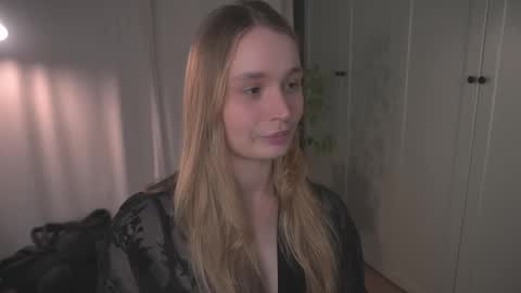 Elisabeth or Lisa online show from February 8, 8:12 pm