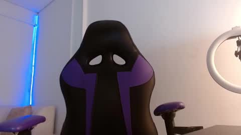 Snapshot of lisabenson1 chatting on December 7, 7:21 pm lisabenson1 online show from December 7, 7:21 pm