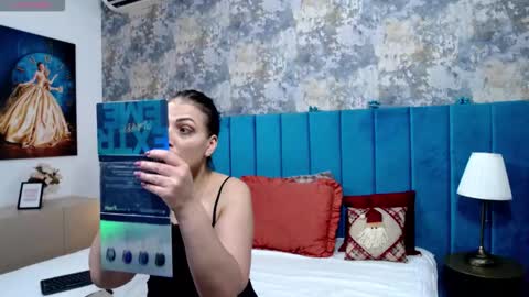 lisacroft online show from December 19, 7:15 am