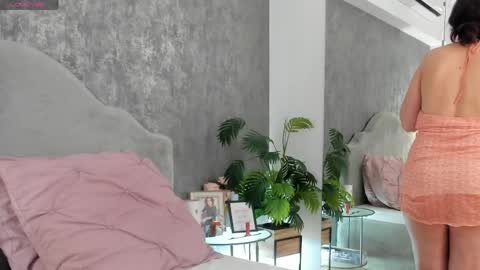 lisacroft online show from April 5, 6:10 am